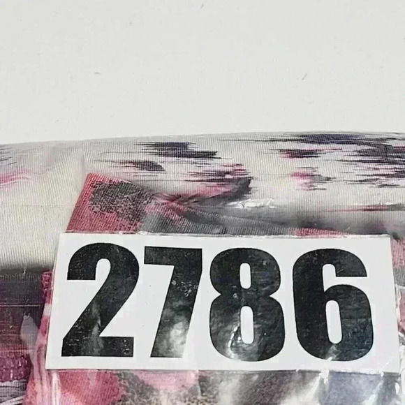 Women's Lululemon Legging Size 4 Pink Camo Cropped - Picture 6 of 6